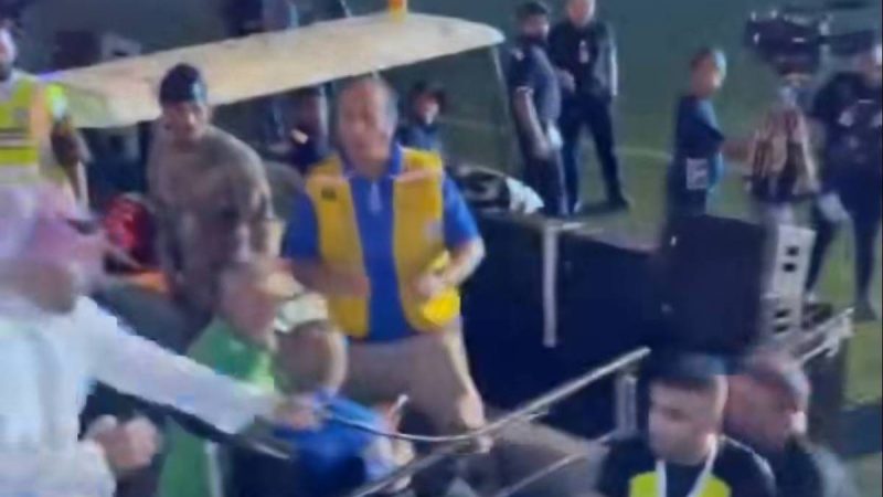 Jogador do Al-Ittihad leva chicotada de torcedor após final da Supercopa saudita – 11/04/2024 – Esporte