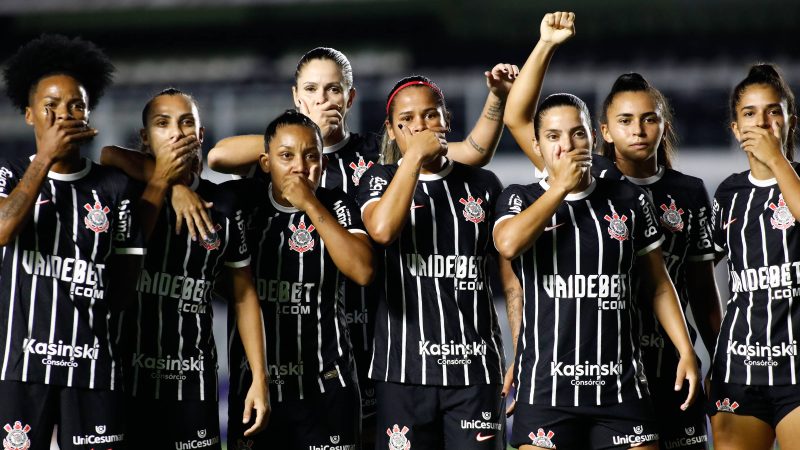 Jogadoras protestam contra volta de Kleiton Lima ao Santos – 13/04/2024 – Esporte