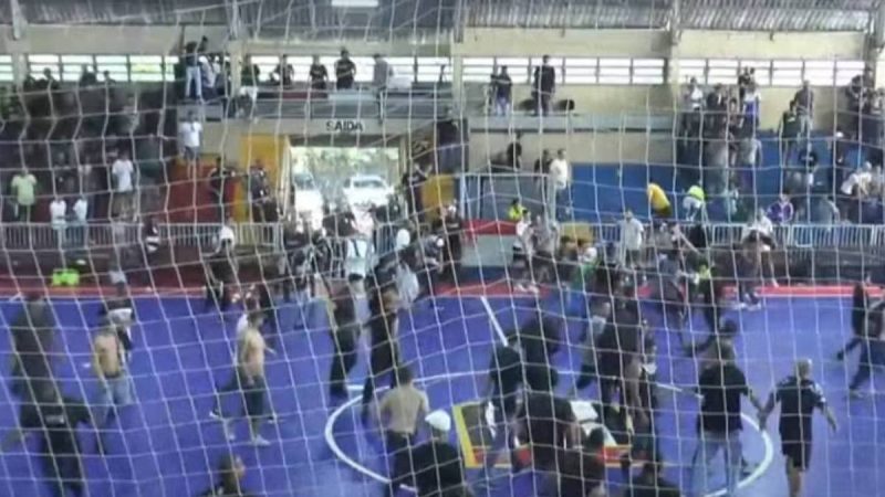 Jogo entre Palmeiras e Corinthians no futsal sub-18 termina com briga generalizada – 27/04/2024 – Esporte