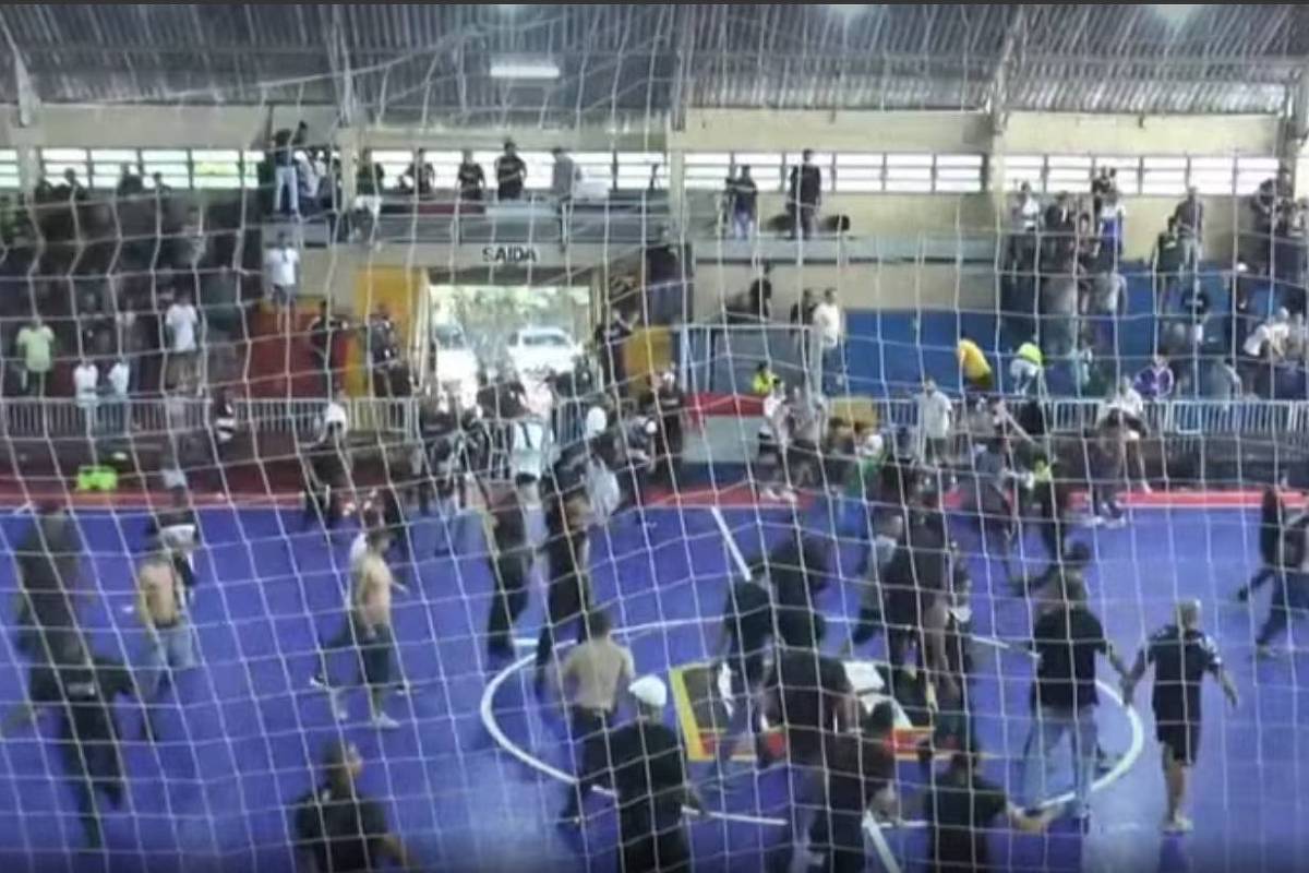 Jogo entre Palmeiras e Corinthians no futsal sub-18 termina com briga generalizada – 27/04/2024 – Esporte