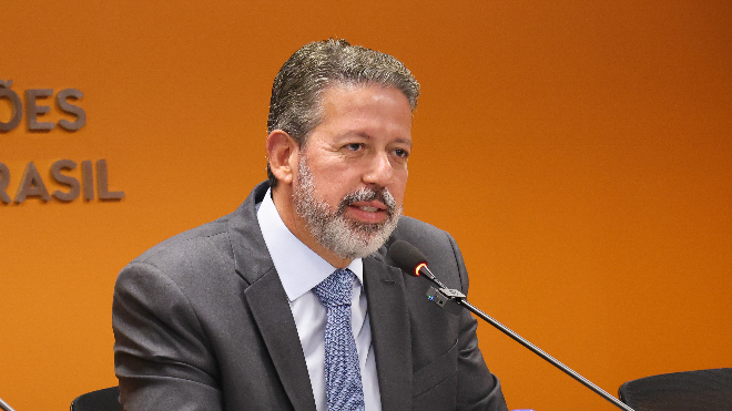 Lira diz que dois grupos devem analisar regulamentação da reforma tributária