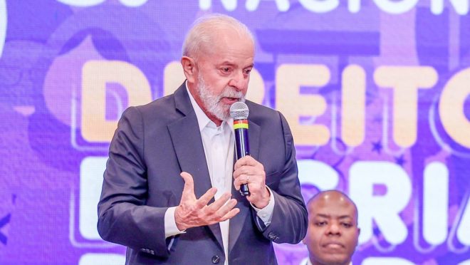 Lula dispara contra banqueiros e empresários e diz que não precisam do Estado