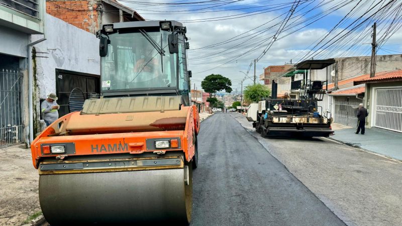 Mais uma rua do Jardim Morada do Sol beneficiada pelo Plano Municipal de Recapeamento