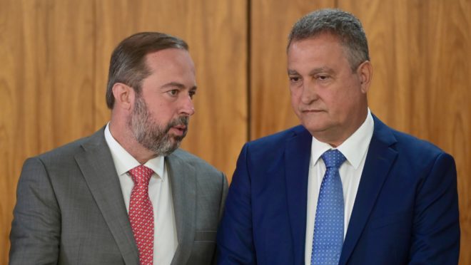Ministro diz que comando da Petrobras depende de Lula