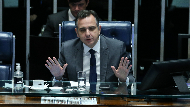 Pacheco diz que decisão de desonerar municípios “não abala” relação com governo