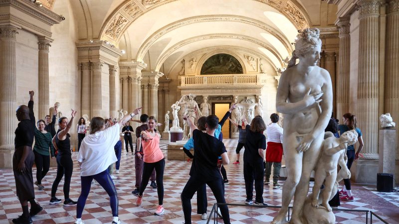 Paris-2024: parisienses treinam no Museu do Louvre – 24/04/2024 – Esporte