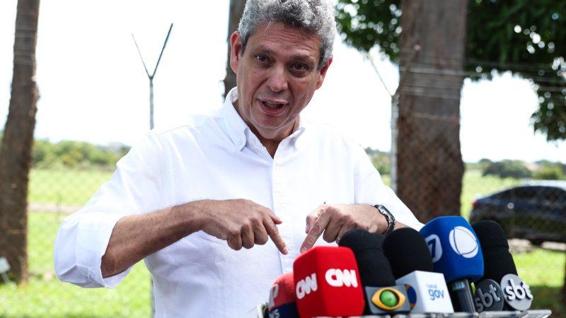 Presidente Lula ouve pautas de sindicatos em reunião neste sábado