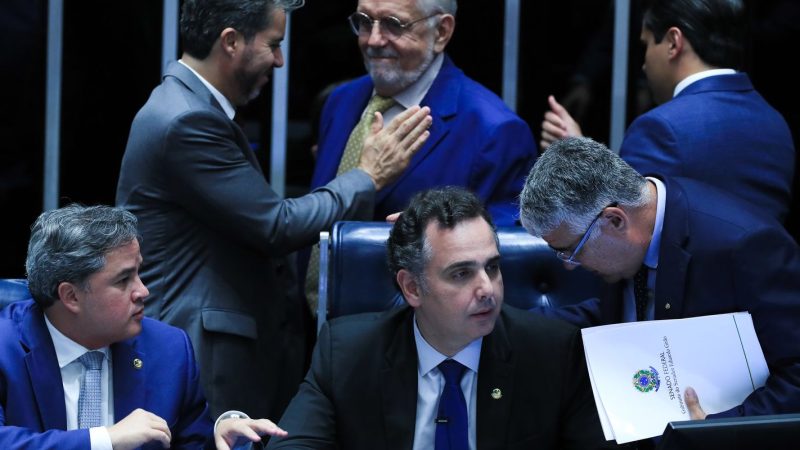 Senado aprova PEC que criminaliza posse e porte de drogas