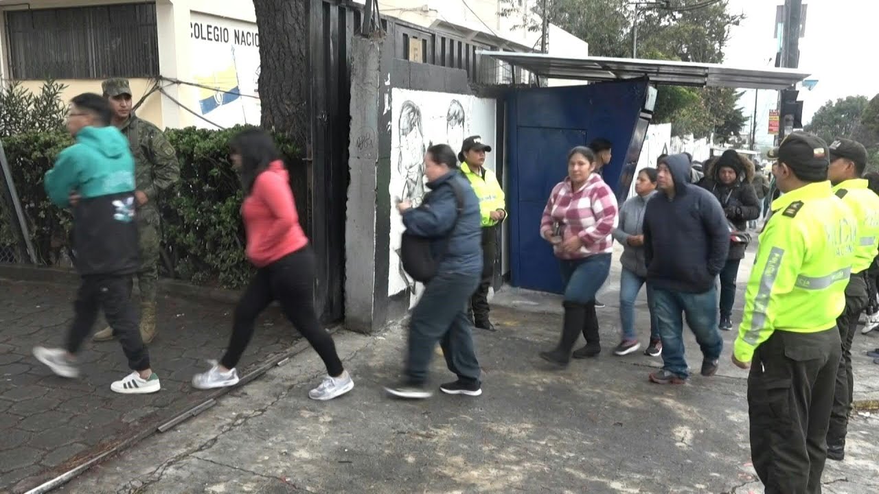 Equador, mergulhado na violência, celebra referendo sobre extradição | AFP