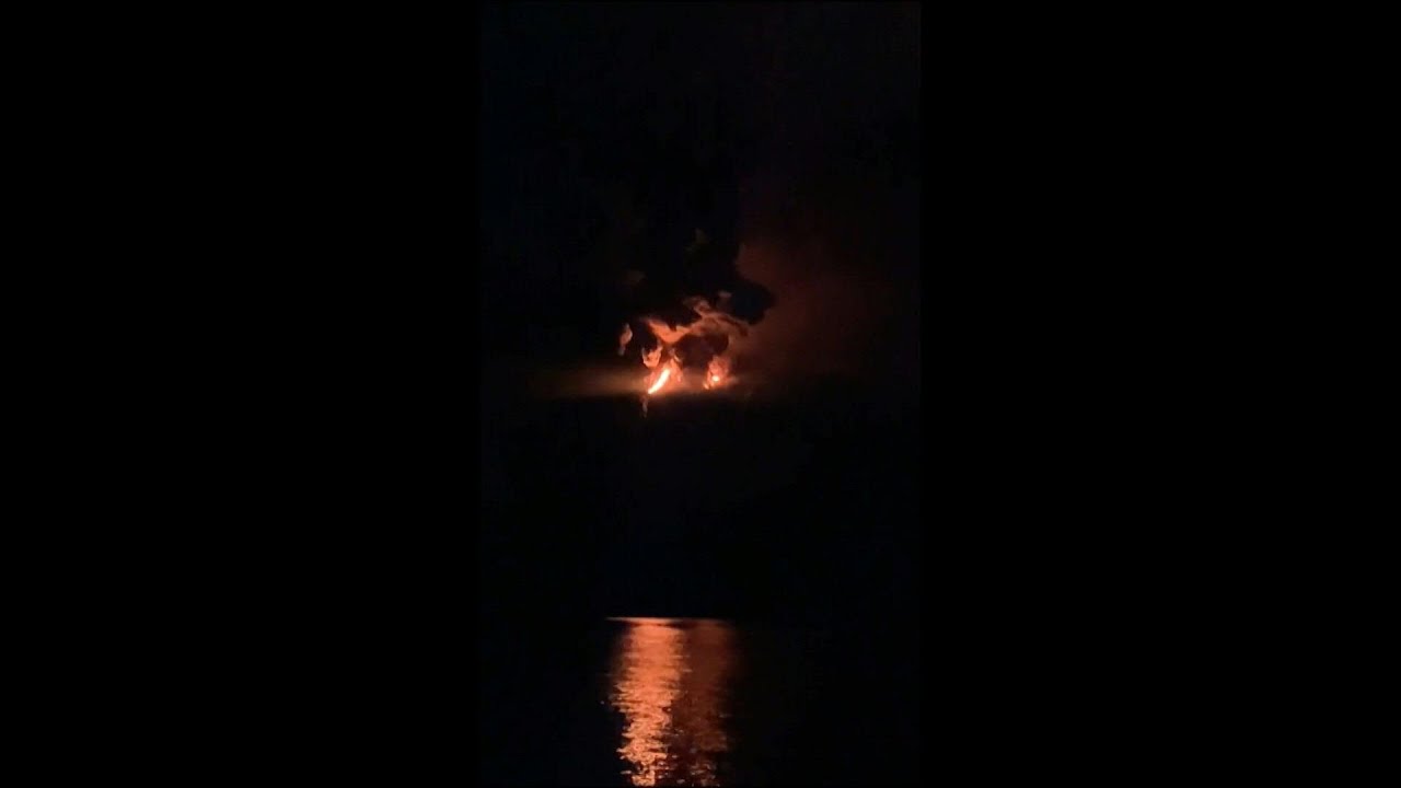 Evacuação na Indonésia após erupção de vulcão que provocou alerta de tsunami | AFP