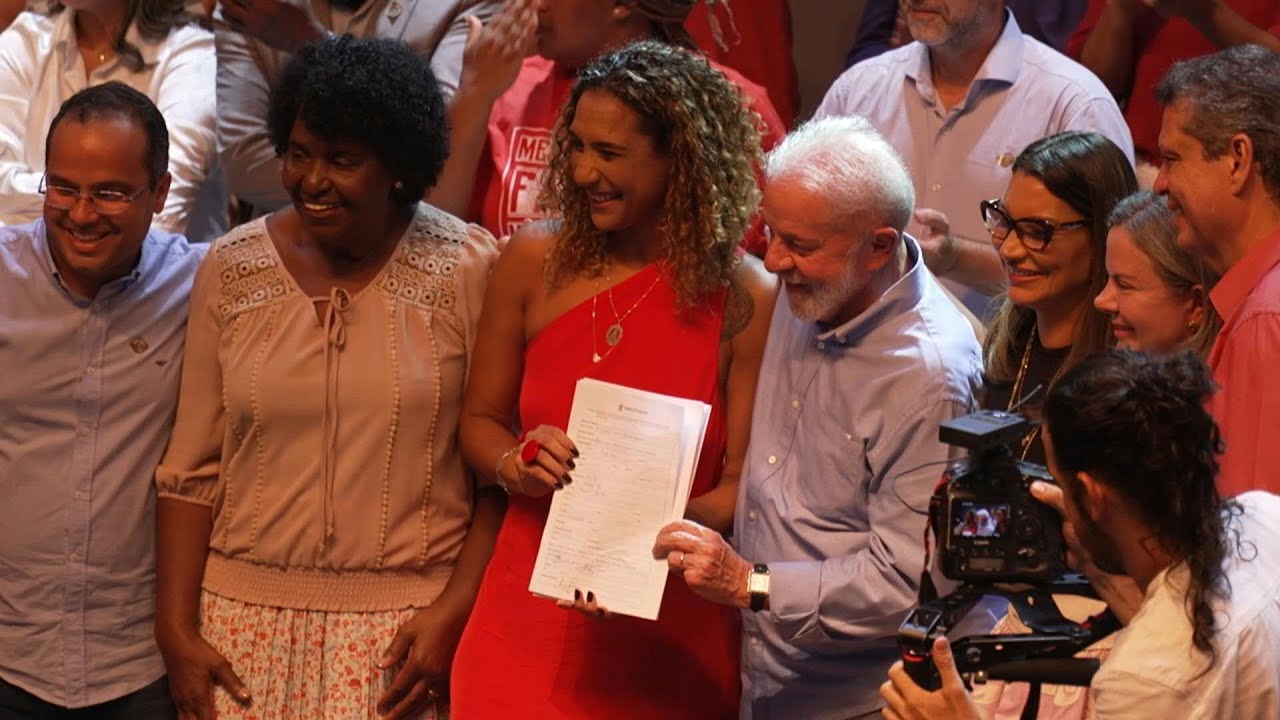 Lula assina filiação da ministra Anielle Franco no PT | AFP