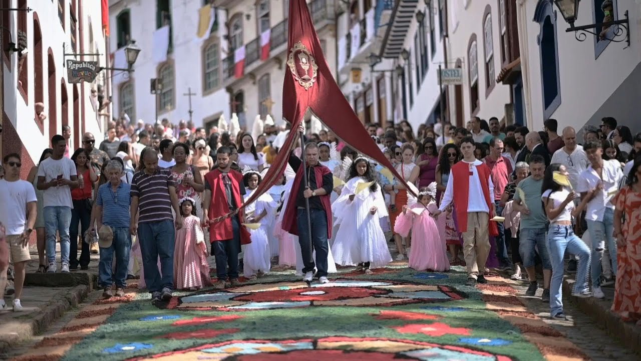 Os tradicionais tapetes de serragem de Ouro Preto | AFP