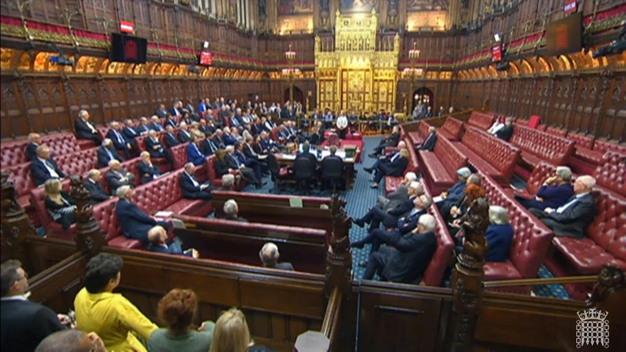 Parlamento britânico aprova lei para expulsar imigrantes ilegais para Ruanda | AFP