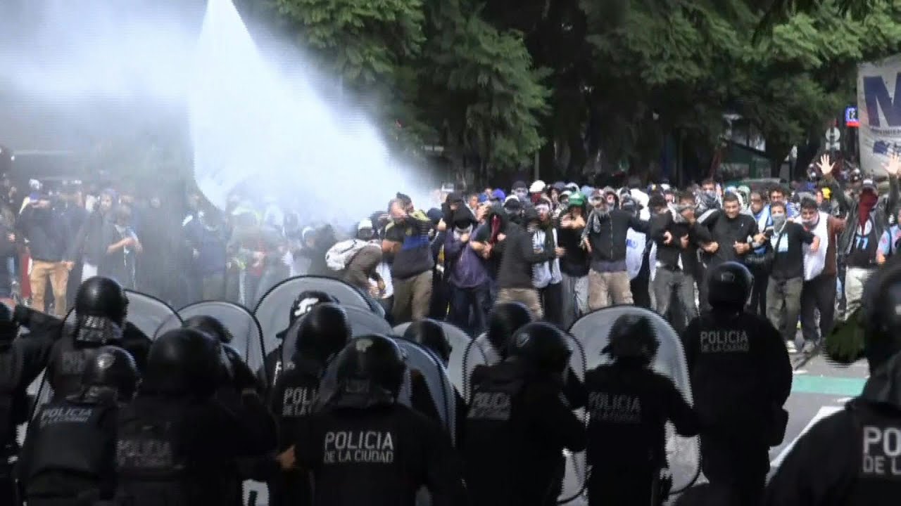 Presos e feridos em protesto na Argentina | AFP