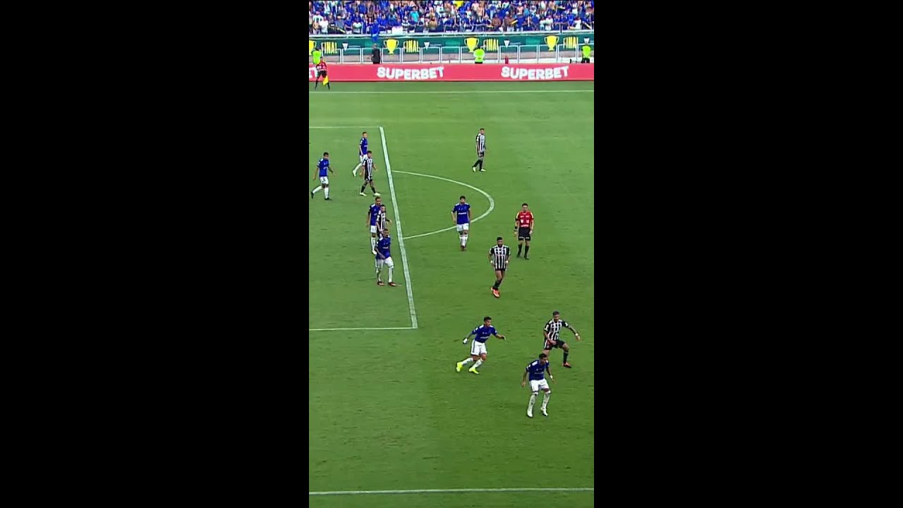 SARAVIA EMPATA COM GOL À LA VAN PERSIE | CRUZEIRO X ATLÉTICO-MG | #shorts | ge.globo