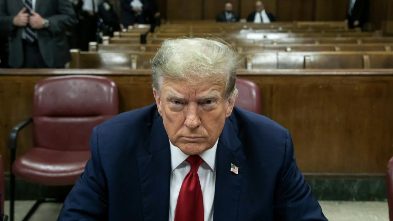 Trump se senta no banco dos réus em julgamento histórico em NY | AFP