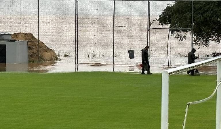 Centros de Treinamento de Inter e Grêmio são inundados – 03/05/2024 – Esporte