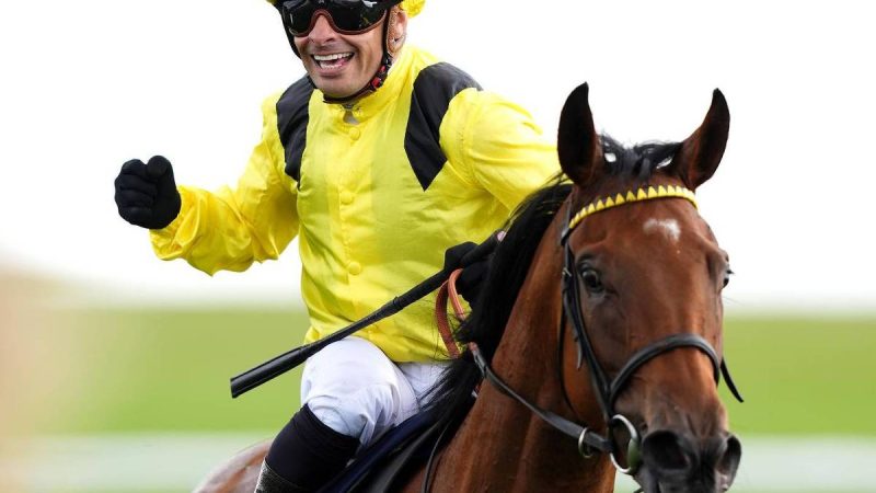 Jóquei brasileiro vence tradicional corrida 1000 Guineas – 05/05/2024 – Esporte