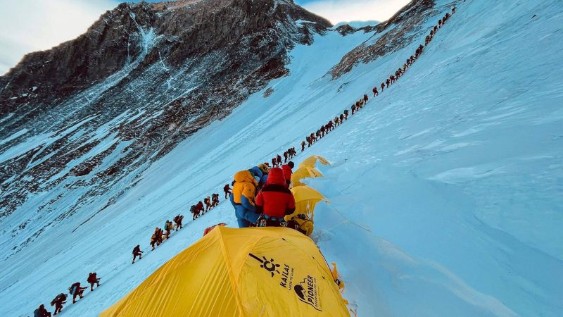 Justiça do Nepal limita permissões de escalada no Everest – 04/05/2024 – Esporte