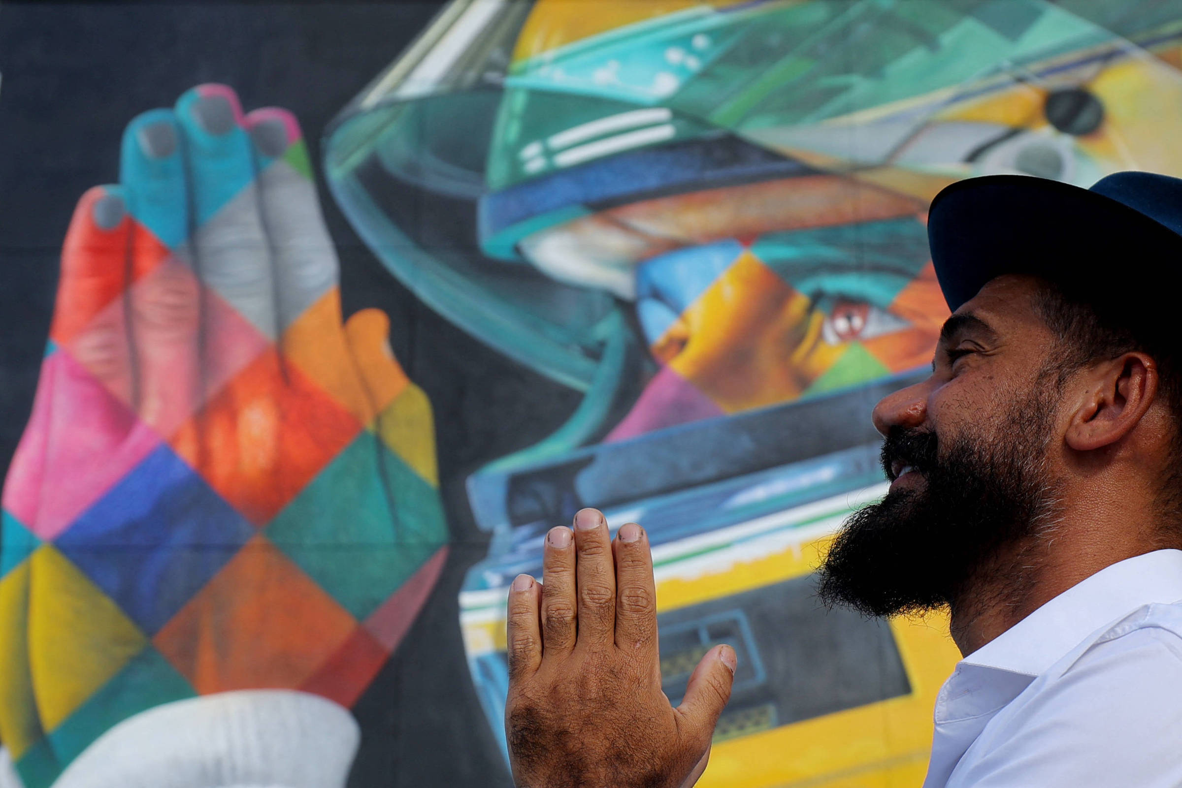 Kobra inaugura mural de Ayrton Senna em Miami – 02/05/2024 – Esporte