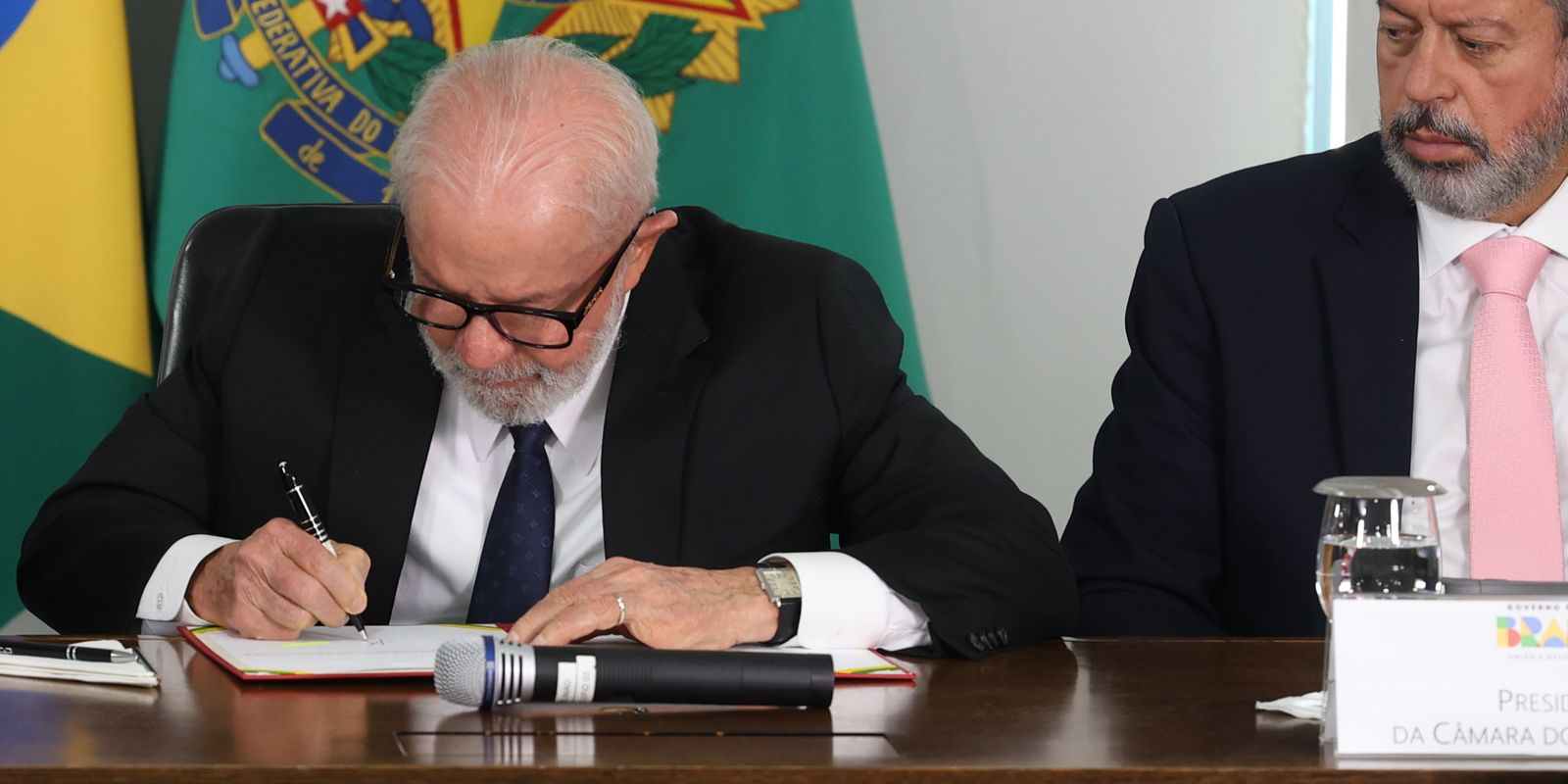 Lula assina projeto para agilizar ações de apoio ao Rio Grande do Sul