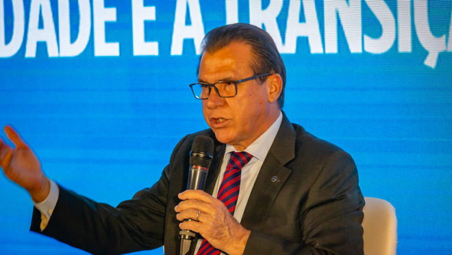 Marinho prevê liberação do FGTS e antecipação de abono aos atingidos no RS