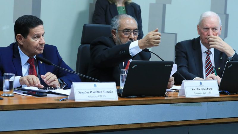 Paim cobra inclusão do governo federal em plano de Comissão sobre RS