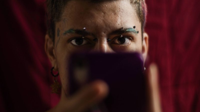 Reconhecimento facial erra gênero de pessoa trans – 05/05/2024 – Tec