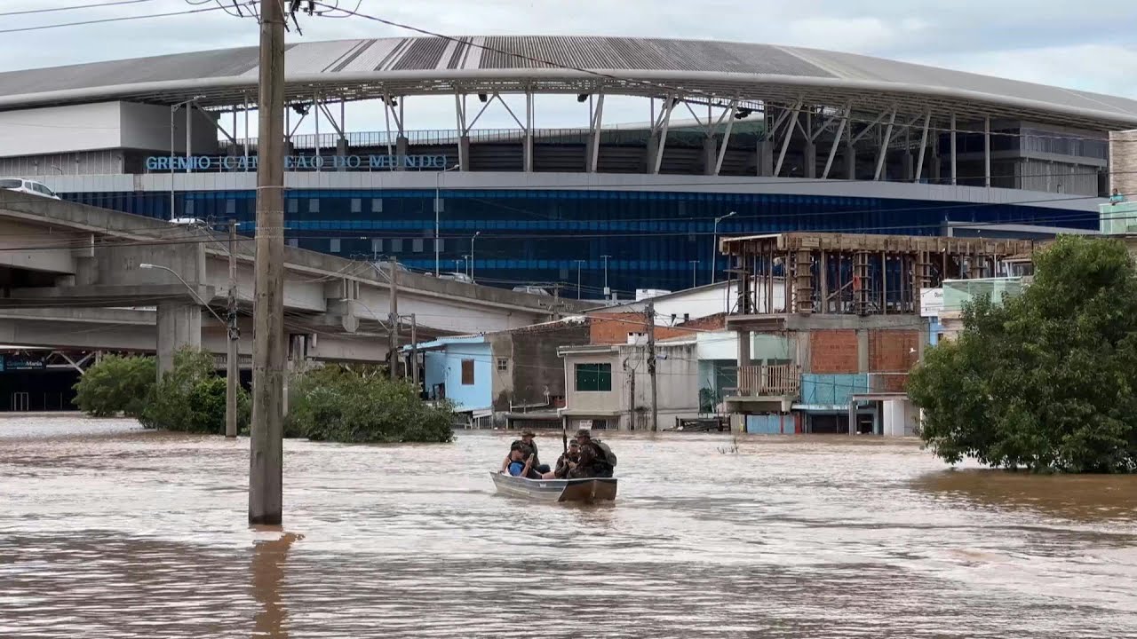 Porto Alegre suspende resgates com barcos por causa do tempo | AFP