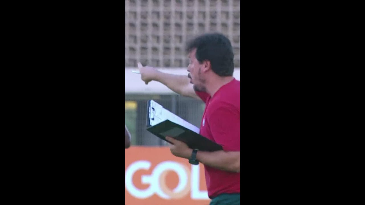 TÁ TUDO BEM, DINIZ? PROFESSOR TÁ AGITADO! | FLUMINENSE X ATLÉTICO-MG | #shorts | ge.globo