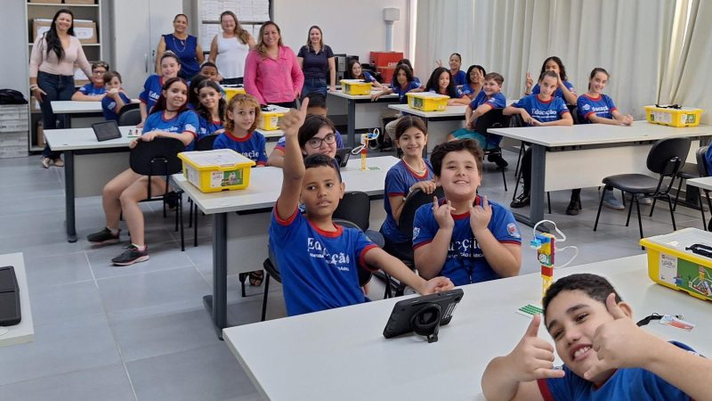 Alunos do Projeto Educa Água utilizam robótica para criar "chuveiro inteligente"