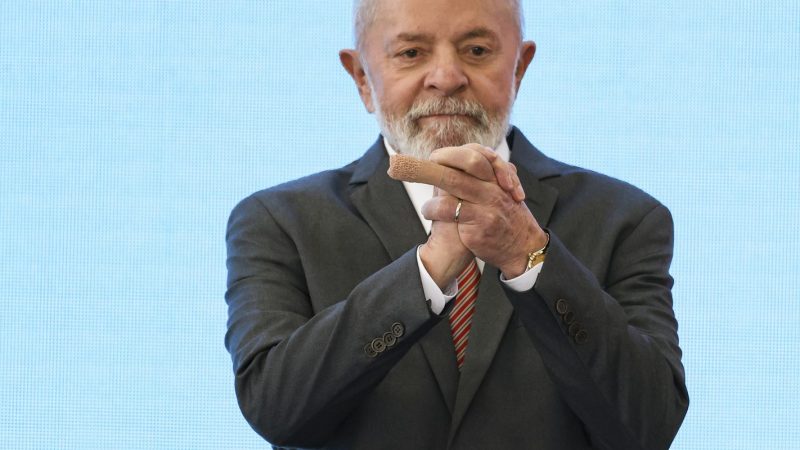 Antes de viagem para Suíça, Lula participa de evento no Rio de Janeiro