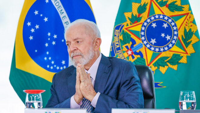 Após críticas, Lula sanciona ‘taxa das blusinhas’ para até US$ 50