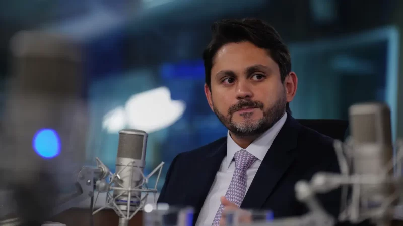 Após indiciado, ministro das Comunicações disse que provará inocência