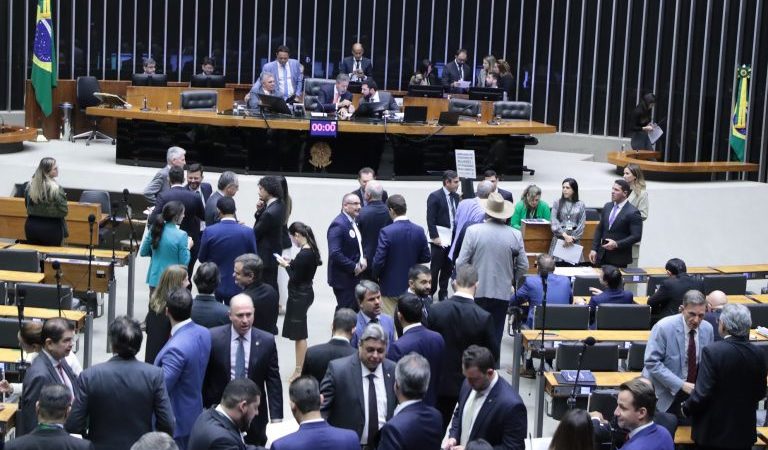 Aprovada urgência para projeto que prorroga prazo de benefícios a usinas de energia eólica ou solar – Notícias