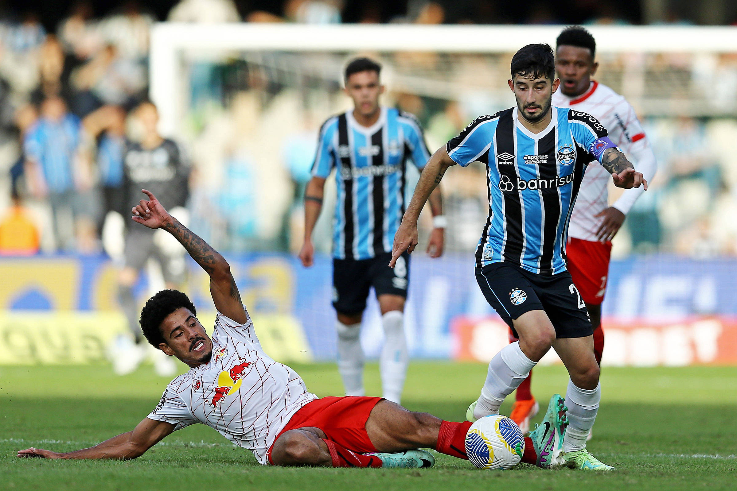 Brasileiro volta com vitória do Inter e derrota do Grêmio – 01/06/2024 – Esporte