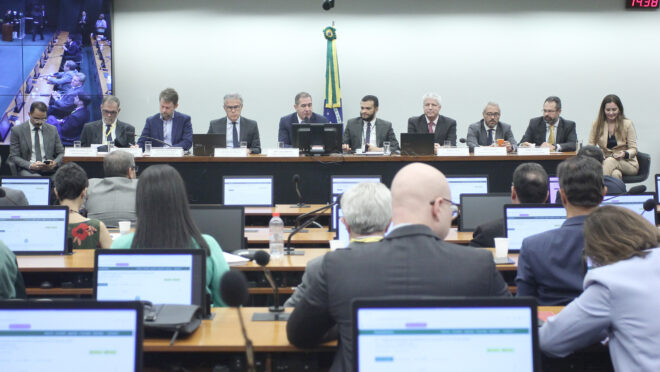 Carros elétricos podem entrar na lista do Imposto Seletivo