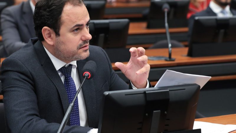 Conselho de Ética arquiva processo contra deputado Glauber Braga
