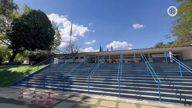 Cruzeiro inaugura novo campo na Toca com homenagem a Dirceu Lopes