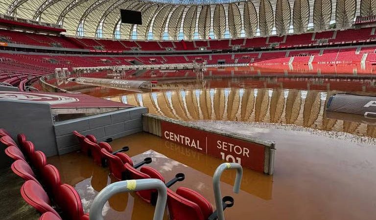 Dez anos após a Copa, Beira-Rio enfrenta danos de enchente – 22/06/2024 – Esporte