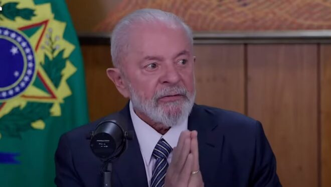 Dólar dispara após Lula questionar corte de gastos e sugerir aumento de arrecadação