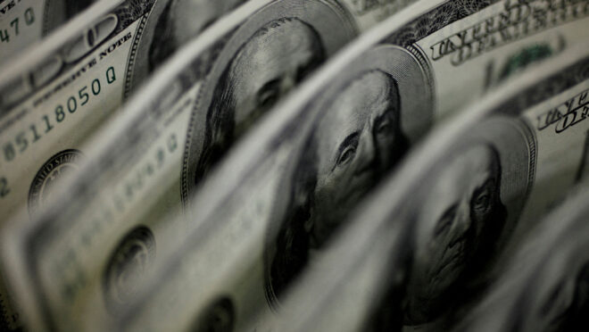 Dólar fecha em alta e atinge R$ 5,42; Ibovespa cai