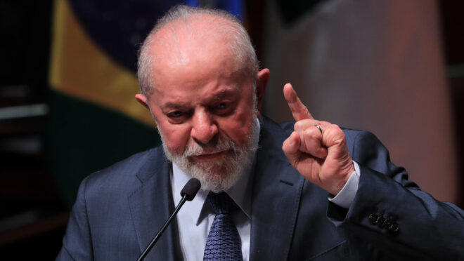 Dólar volta a subir após críticas de Lula a Campos Neto e juros