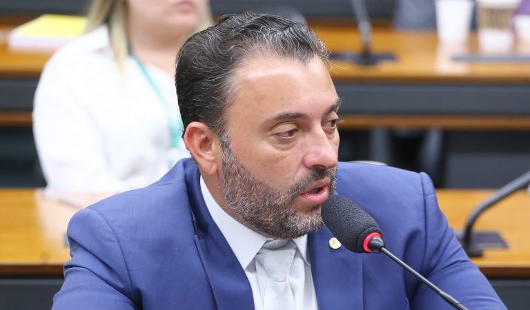 Governo sanciona novo programa para indústria automotiva e taxação de pequenas compras no exterior – Notícias