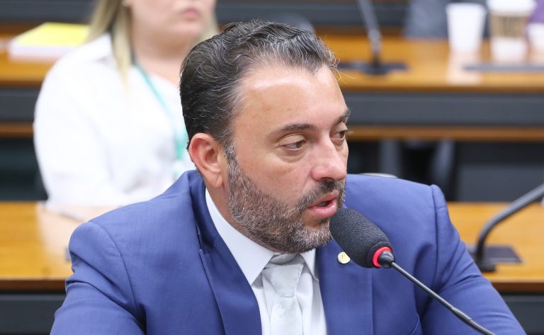 Governo sanciona novo programa para indústria automotiva e taxação de pequenas compras no exterior – Notícias