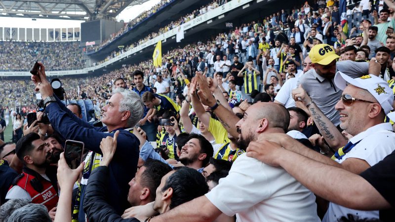 José Mourinho é apresentado como técnico do Fenerbahçe – 02/06/2024 – Esporte