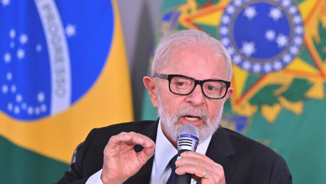 Lula critica “taxa das blusinhas”, mas sinaliza que não vai vetar medida