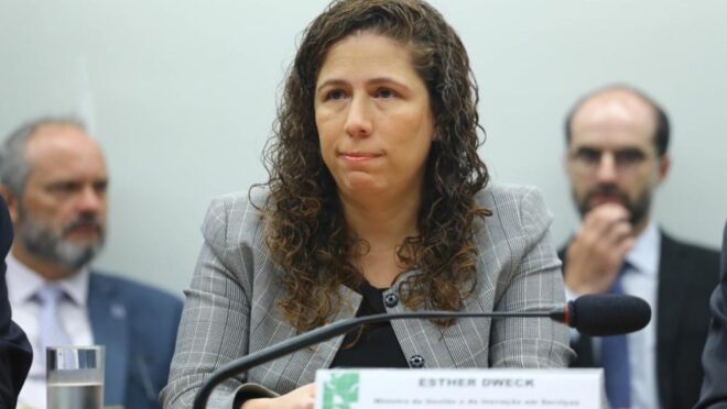 Ministra descarta reforma administrativa e sugere novas medidas