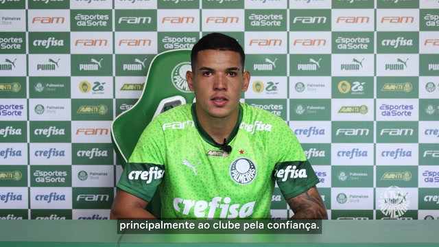 Naves celebra renovação de contrato com Palmeiras: 'Extremamente feliz'