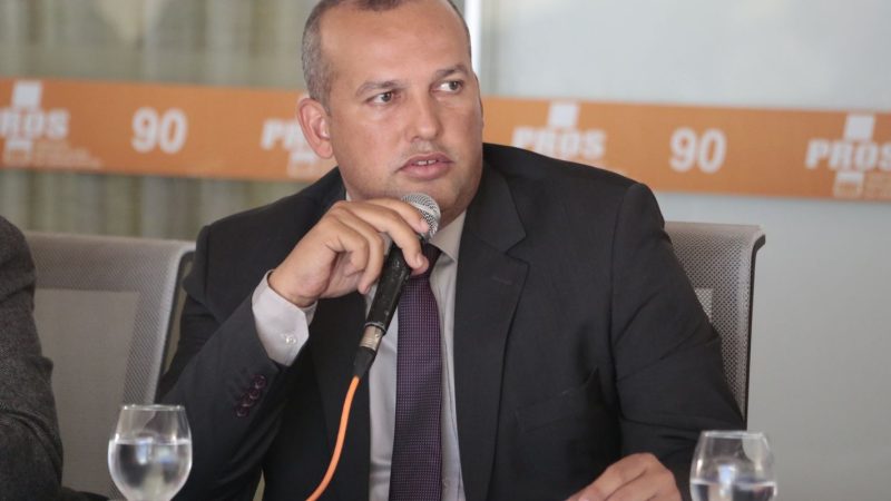 Presidente do Solidariedade entrega-se à PF após três dias foragido